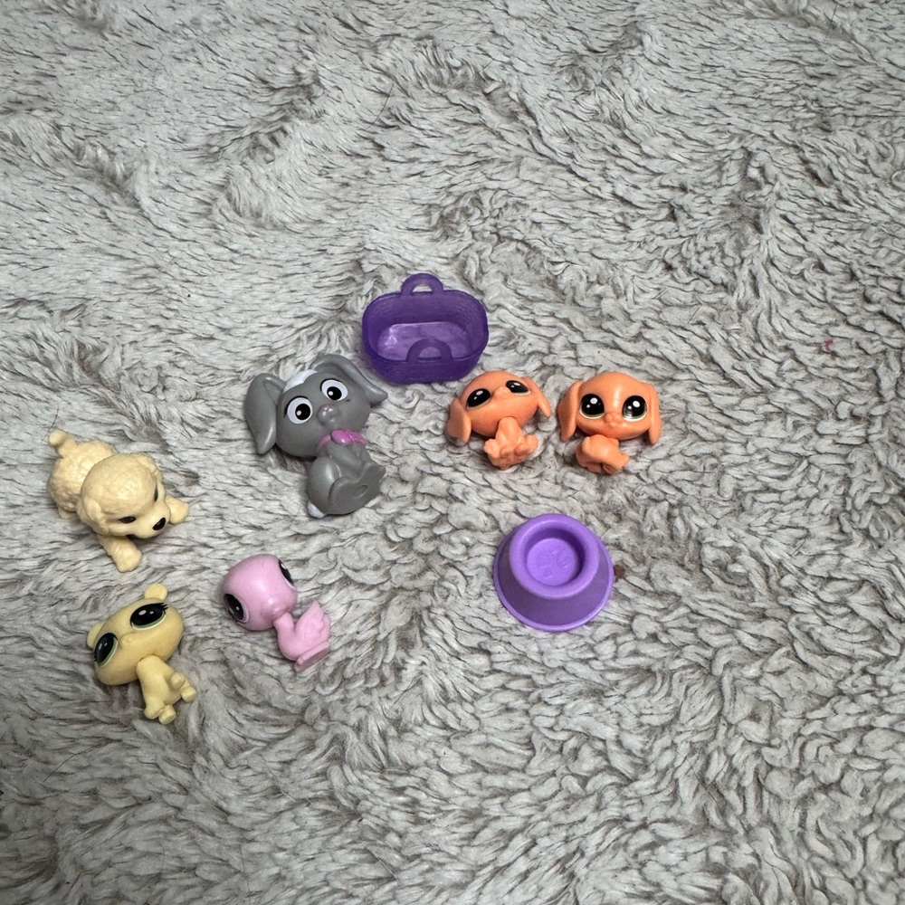 Littlest Pet Shop Playset with Purple and Orange Figures